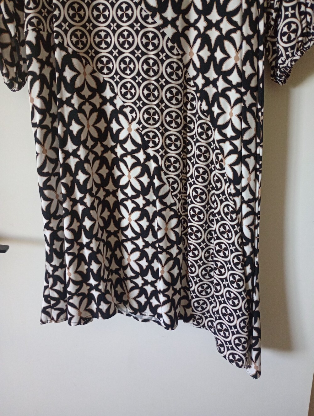 Chico's Black & Cream Patterned Asymmetrical Dress Size 14 - Picture 5 of 6